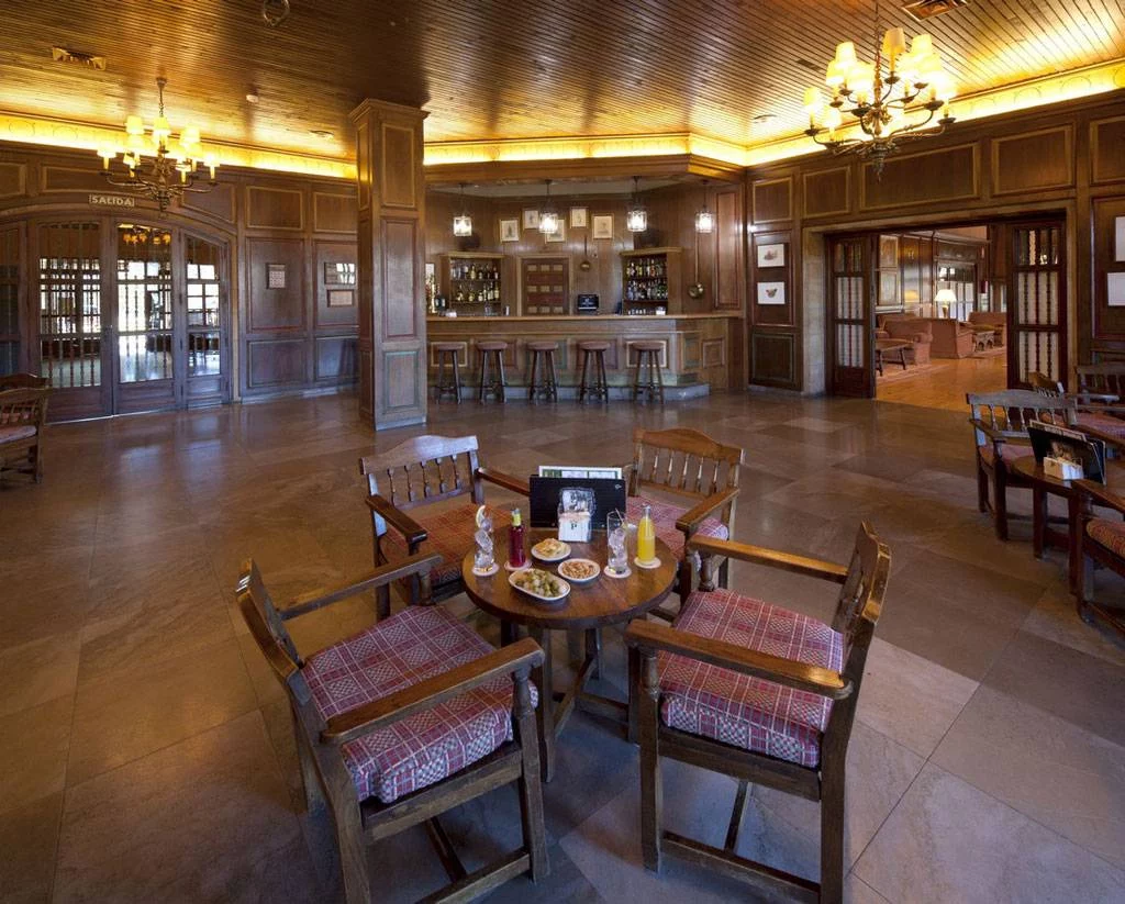 El Parador más barato de España para una escapada de otoño: una joya con vistas a un parque natural 4 Moncloa La historia del Parador y la estrategia turística más grande de España