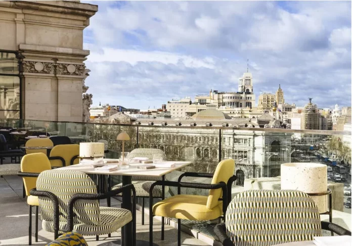 Influencer descubre cómo desayunar en un auténtico palacio en Madrid por menos de 5 euros