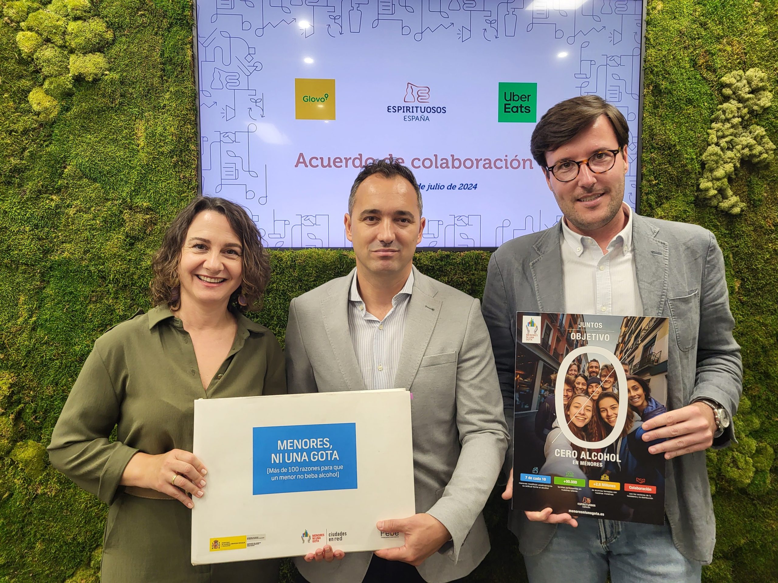 Foto. Mara Mndez Secretaria de Espirituosos Espaa Matas Weisz Public Policy Sr. Manager de Uber Eats y Felipe Royo Government Relations Manager de Glovo scaled Moncloa