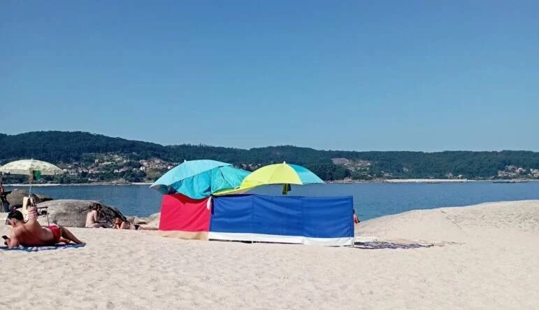 Indignación en Vigo por la actitud de los bañistas que crean parcelas en la playa 1 Moncloa Las normativas en Vigo que pueden complicar a los bañistas