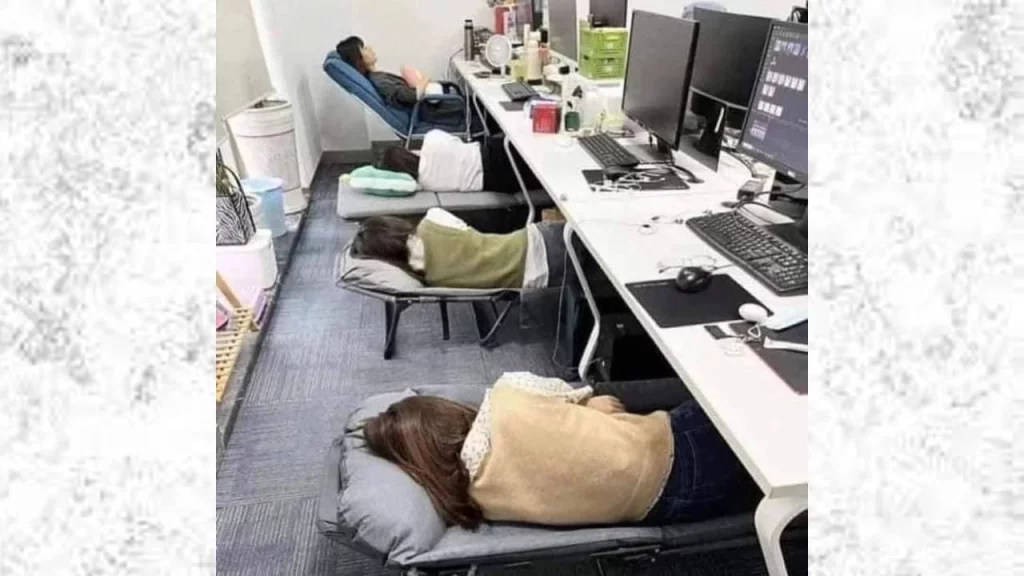 La técnica viral para ausentarte del trabajo por dos horas sin que nadie lo note 2 Moncloa La técnica para dormir en el trabajo: una tendencia en alza