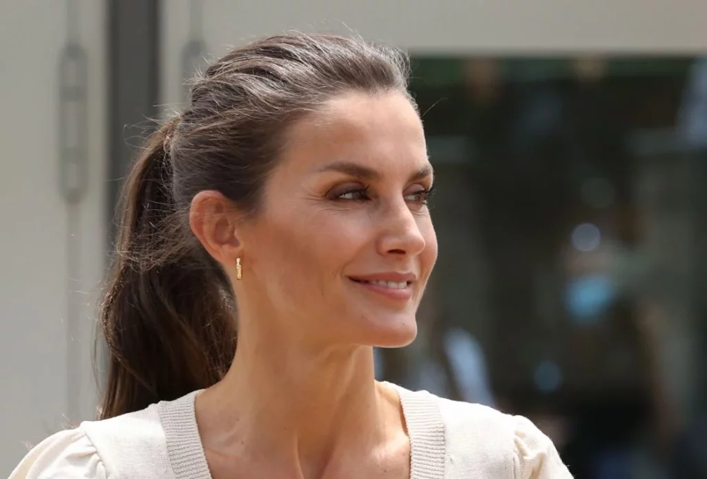 La reina Letizia tiene el remedio antiarrugas que todos pueden preparar en casa 2 Moncloa ¿Cómo preparar el aceite de romero de la reina Letizia?