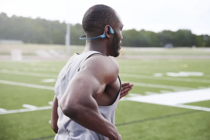 Amazon tiene los audífonos de conducción ósea más vendidos para nadar y correr