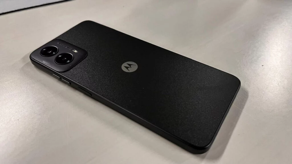 El móvil que lo tiene todo por poco más de 100 euros: 5G, pantalla grande y gran autonomía 1 Moncloa Un móvil accesible y con grandes funcionalidades
