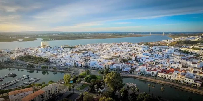 Andalucía tiene el Parador más barato para septiembre: vistas impresionantes en un rincón paradisíaco junto a Portugal