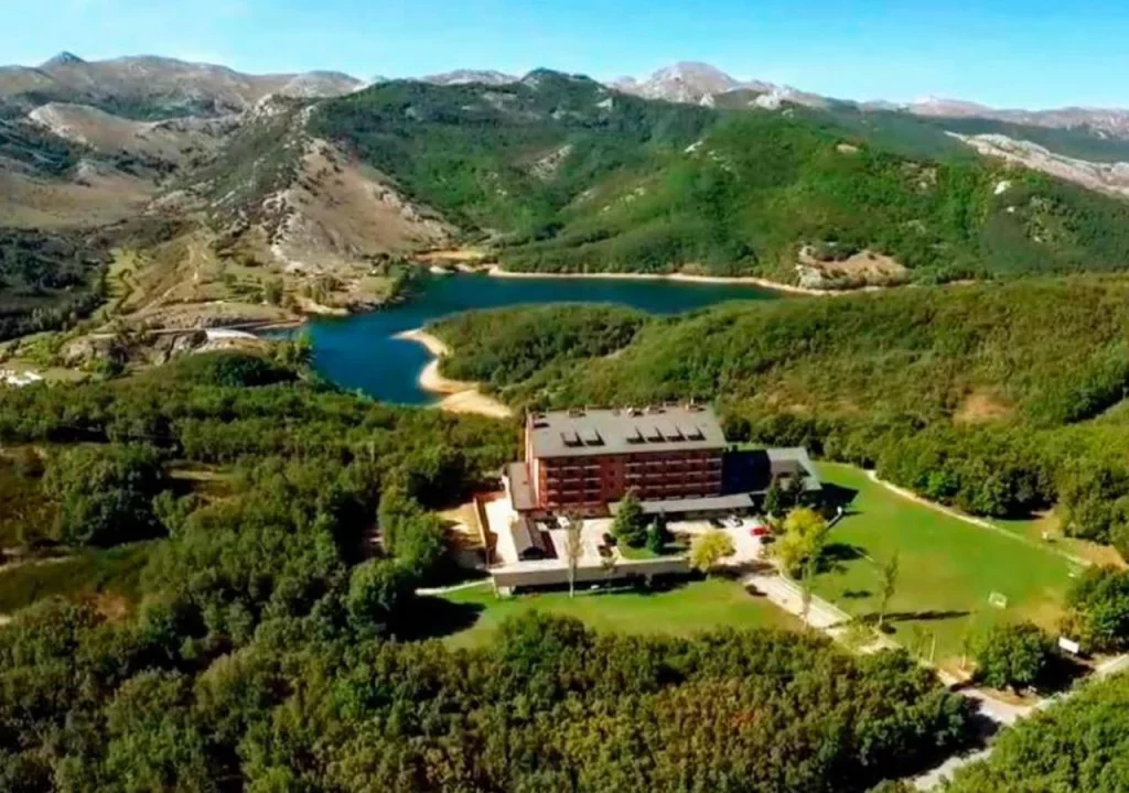El Parador más barato de España para una escapada de otoño: una joya con vistas a un parque natural 3 Moncloa Todas las actividades del Parador más bello del país