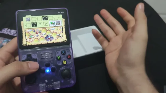 10.000 juegos en tu bolsillo: la consola retro portátil de AliExpress por solo 38 euros