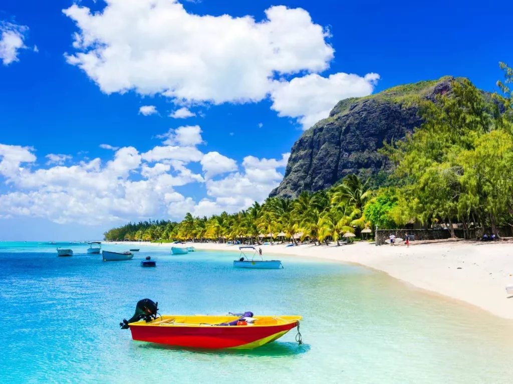 El destino de lujo que elige la realeza para esconderse: islas de agua cristalina y privacidad 1 Moncloa Las playas más bonitas del mundo en el destino preferido de las celebridades