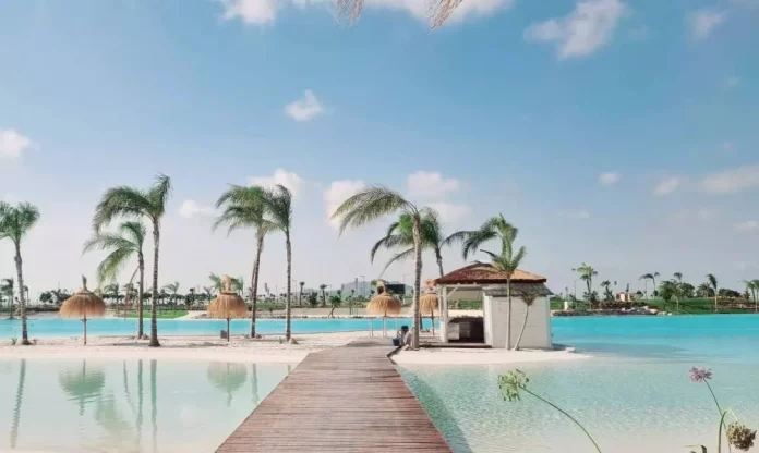 A solo 30 minutos de Murcia: el lago artificial con playas de arenas blancas