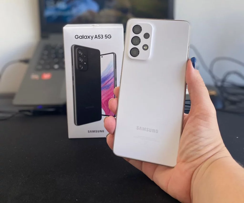 Samsung tira la casa por la ventana con este móvil 5G con triple cámara y batería sin fin 1 Moncloa 6 GB de RAM y pantalla AMOLED