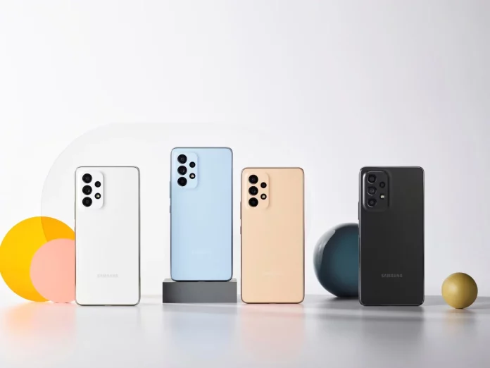 Samsung tira la casa por la ventana con este móvil 5G con triple cámara y batería sin fin