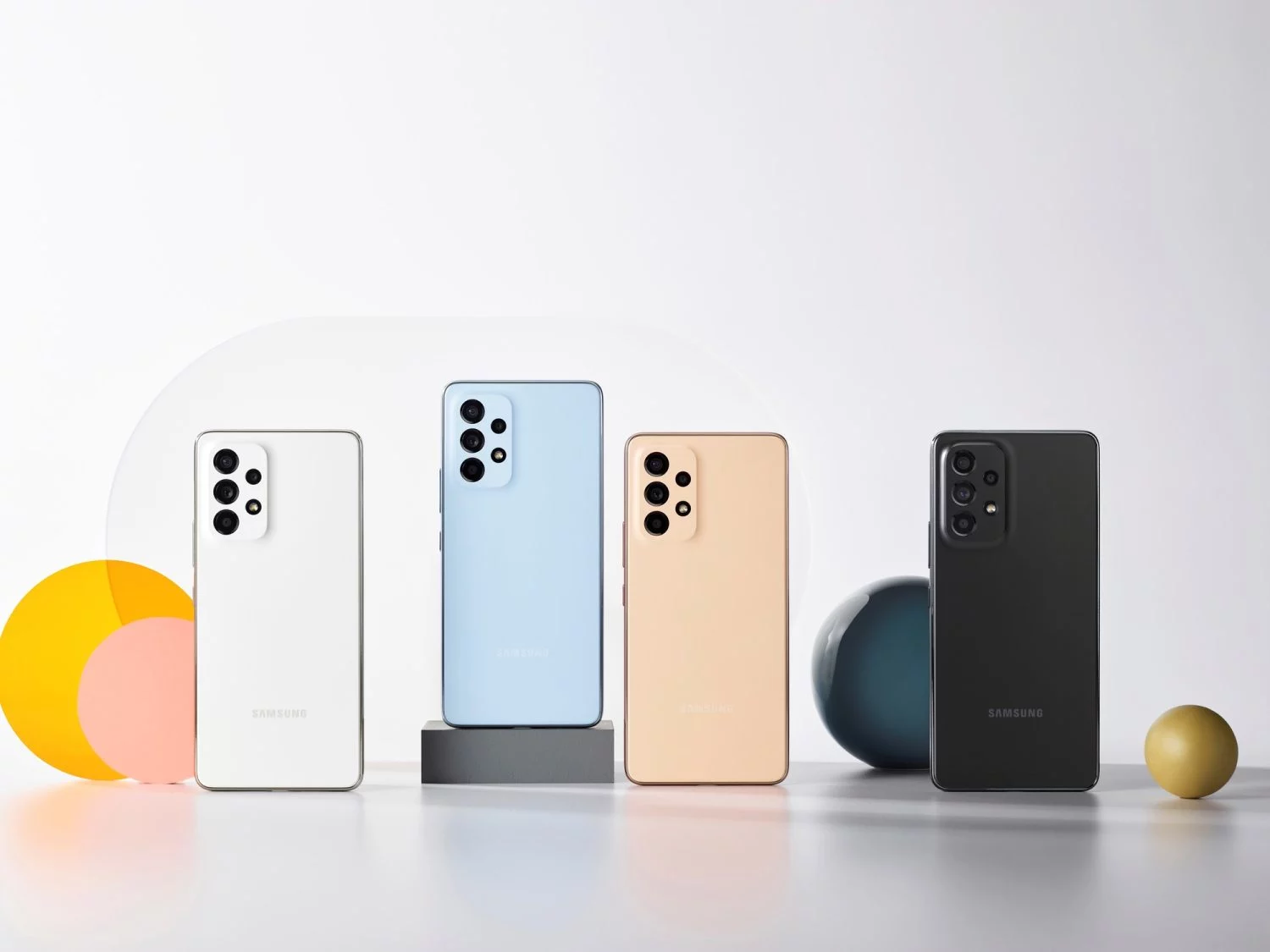 Samsung tira la casa por la ventana con este móvil 5G con triple cámara y batería sin fin