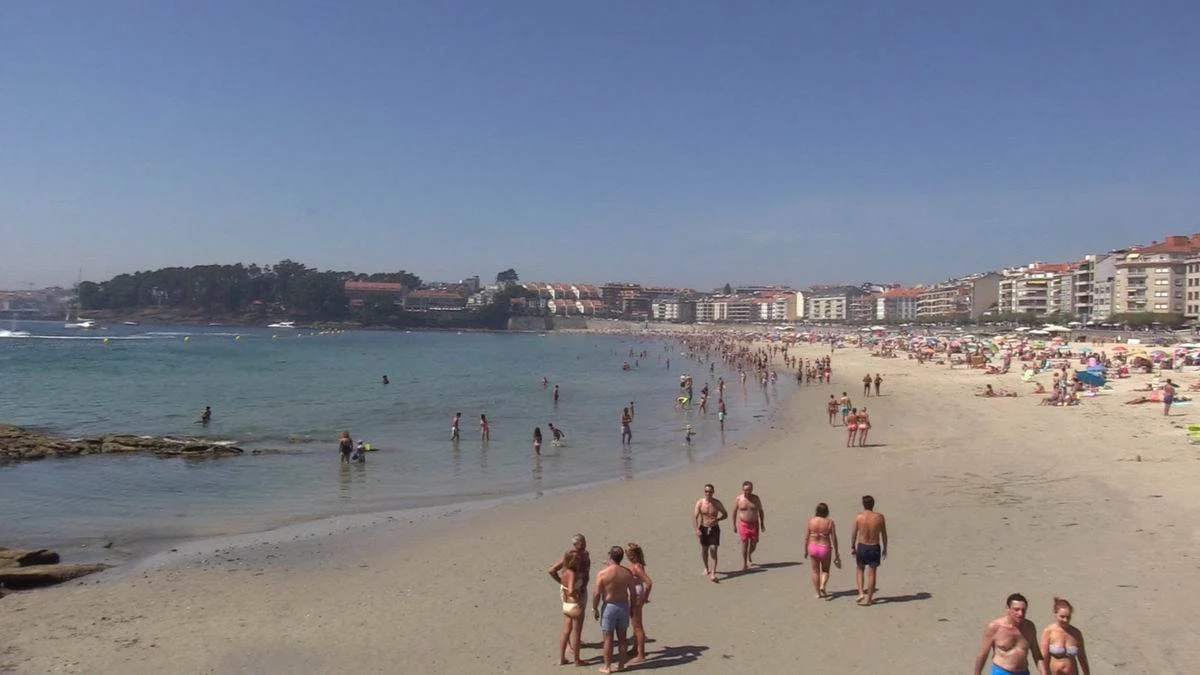 El enemigo oculto en las playas gallegas: se esconde bajo la arena y pica sin compasión