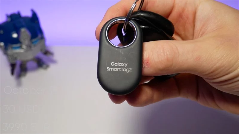 El pequeño dispositivo de Samsung que me ayuda a localizar mi coche aparcado 1 Moncloa Una SmartTag en el coche