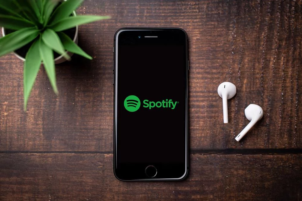 Spotify ofrece sin coste una función de pago que miles echábamos de menos: como activarla 2 Moncloa Por qué Spotify restringió el acceso a letras de las canciones