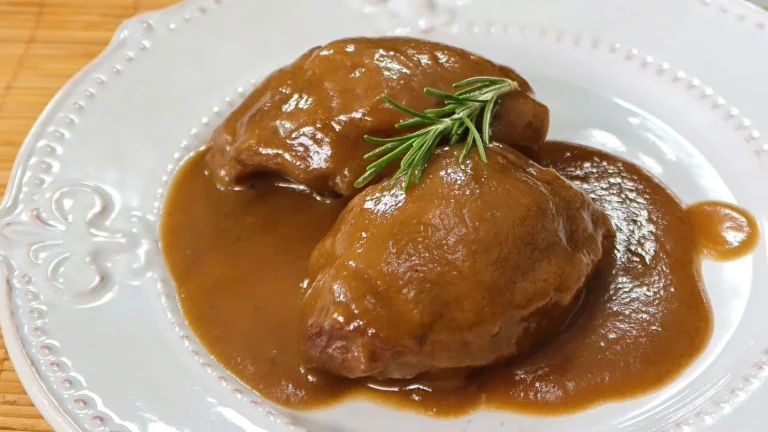 Aprende a hacer estas carrilleras de cerdo al vino y sorprende a tu familia