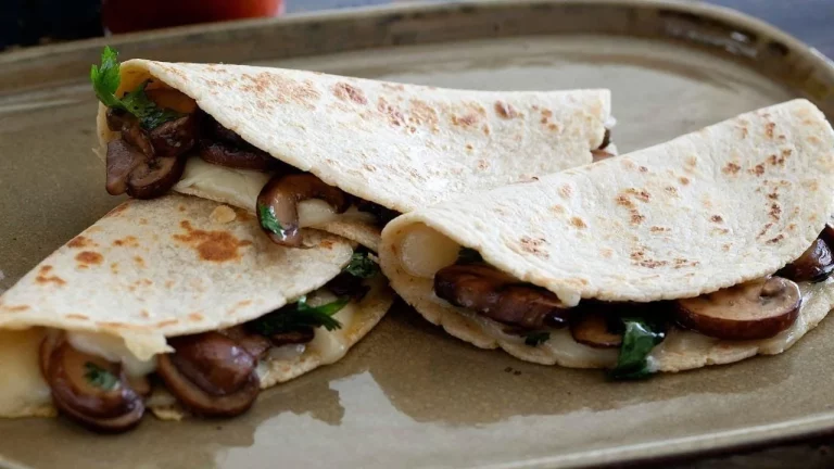 El plato perfecto para tus hijos, fácil, delicioso y nutritivo: quesadillas con champiñones