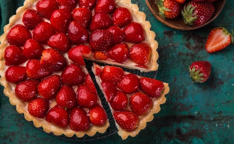 Esta deliciosa tarta de fresa le va a dar vida a tu mesa