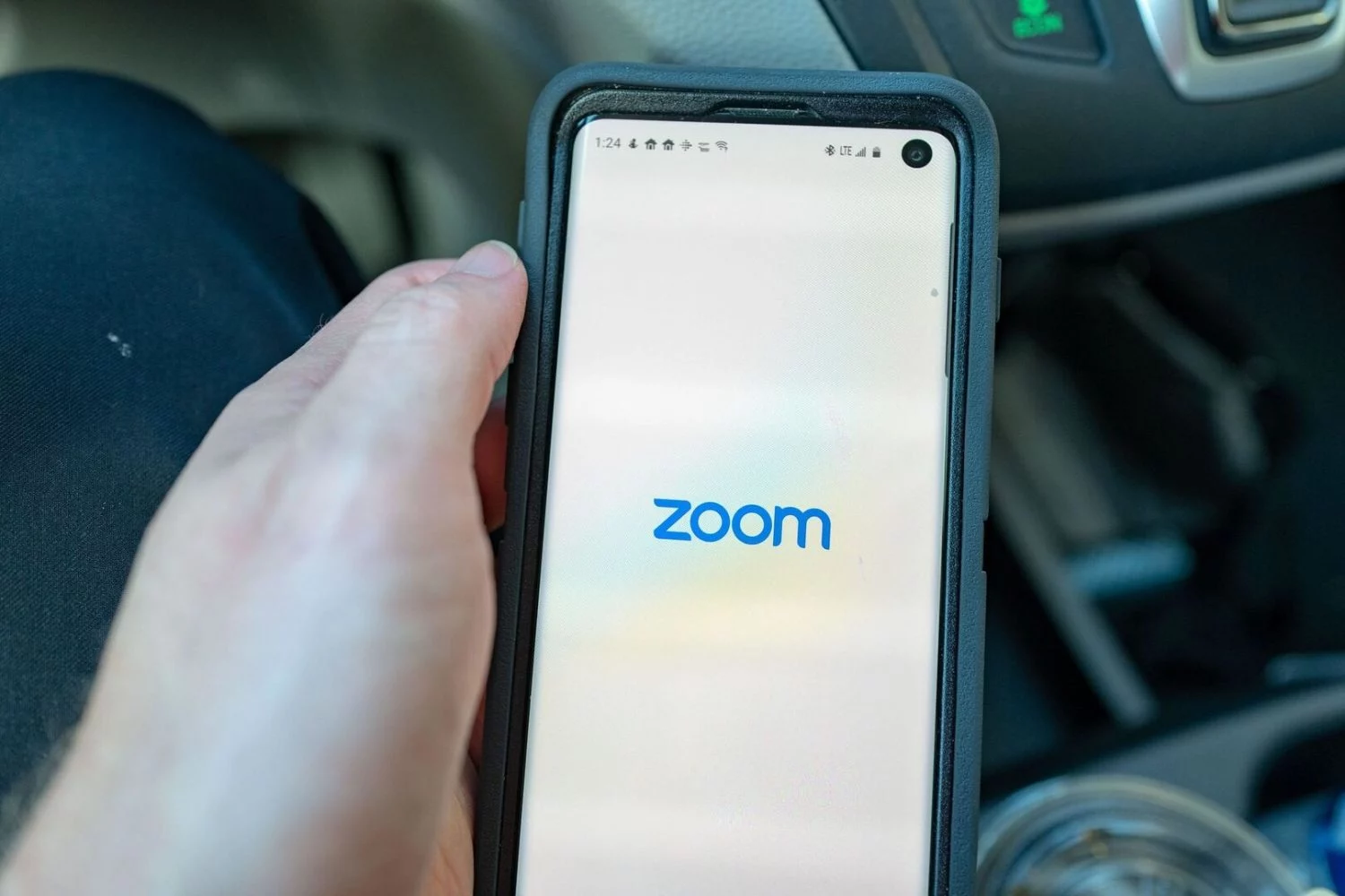 Zoom refuerza sus capacidades en vista de la viruela del mono