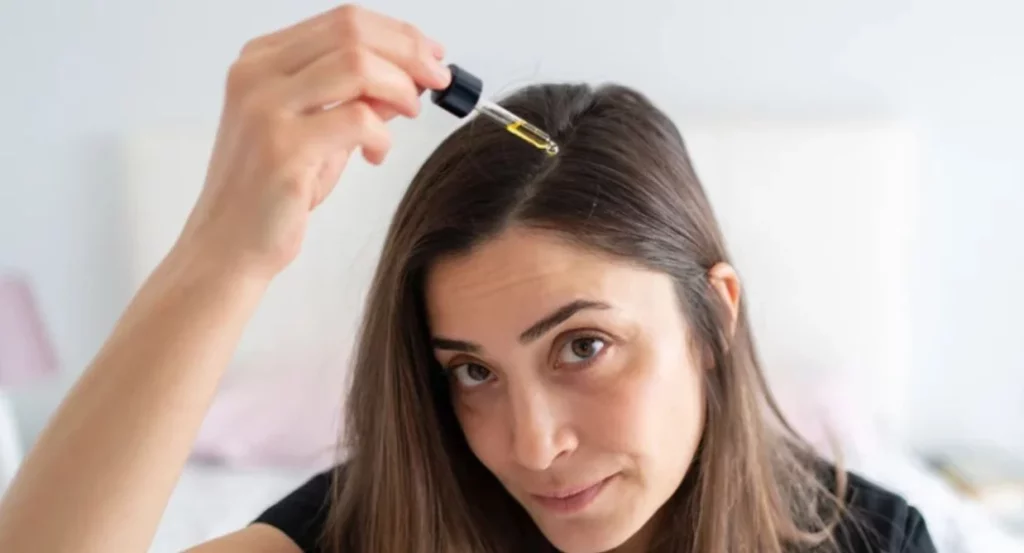 Aceite ozonizado: el nuevo truco de TikTok que promete hacer crecer el cabello en solo una semana 2 Moncloa ¿Cómo usar el aceite ozonizado?