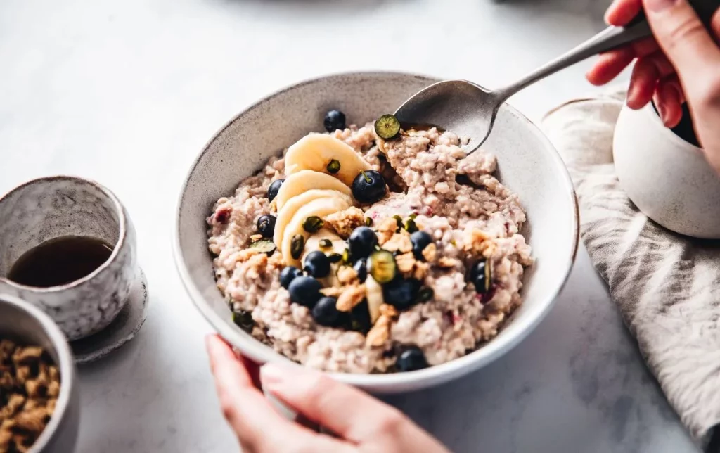 Abdomen plano todo el día con este desayuno antiinflamatorio y delicioso 1 Moncloa Este es el desayuno antiinflamatorio que los expertos recomiendan