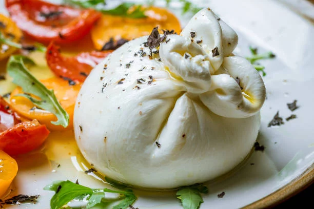 Tostadas de burrata y miel: la receta rápida para un desayuno gourmet 1 Moncloa Beneficios nutricionales de comer tostada con burrata