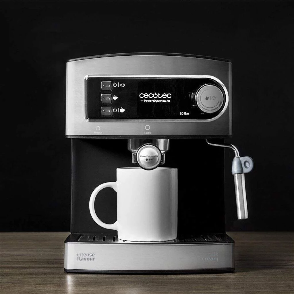 Solo en Amazon y por tiempo limitado aprovecha la cafetera express Cecotec a menos de 60 euros 1 Moncloa Gran potencia y un vaporizador multiusos