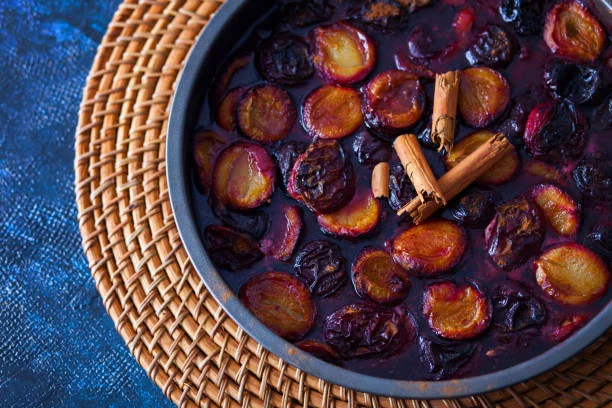 Ciruelas asadas sin horno: la receta rápida para un postre perfecto para los últimos días de verano 1 Moncloa Preparación rápida y sin complicaciones