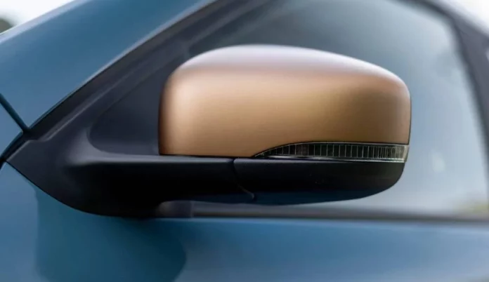 La DGT explica por qué no debes plegar los retrovisores del coche