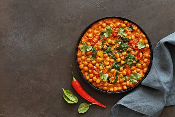 Curry de garbanzos y espinacas: un plato vegetariano lleno de sabor y sorpresa 1 Moncloa Ingredientes y preparación del curry de garbanzos y espinacas