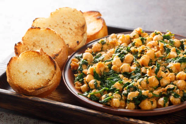 Curry de garbanzos y espinacas: un plato vegetariano lleno de sabor y sorpresa 2 Moncloa Un plato versátil y fácil de adaptar