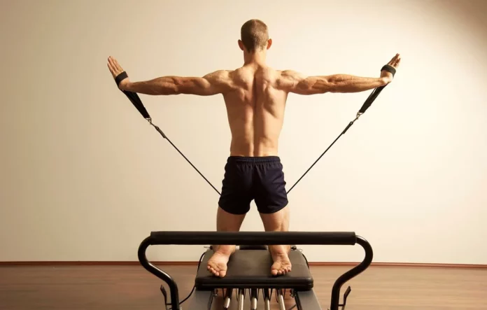 Un auténtico desafío para hombres: el ejercicio de pilates que supera los resultados de las pesas