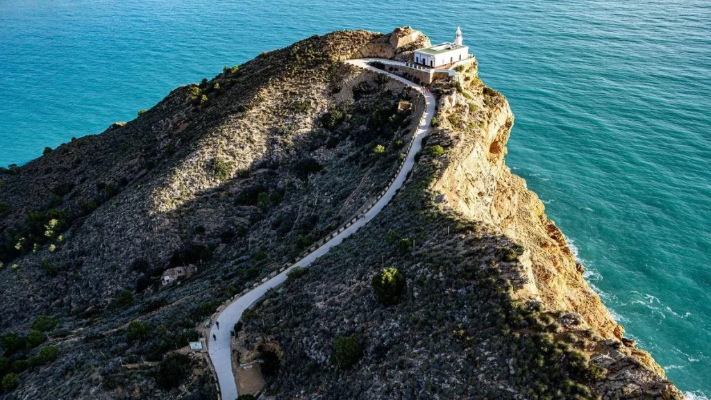La ruta más inolvidable del Mediterráneo: en un parque natural con un faro antiguo 1 Moncloa La ruta del Faro y su impresionante historia en el Mediterráneo