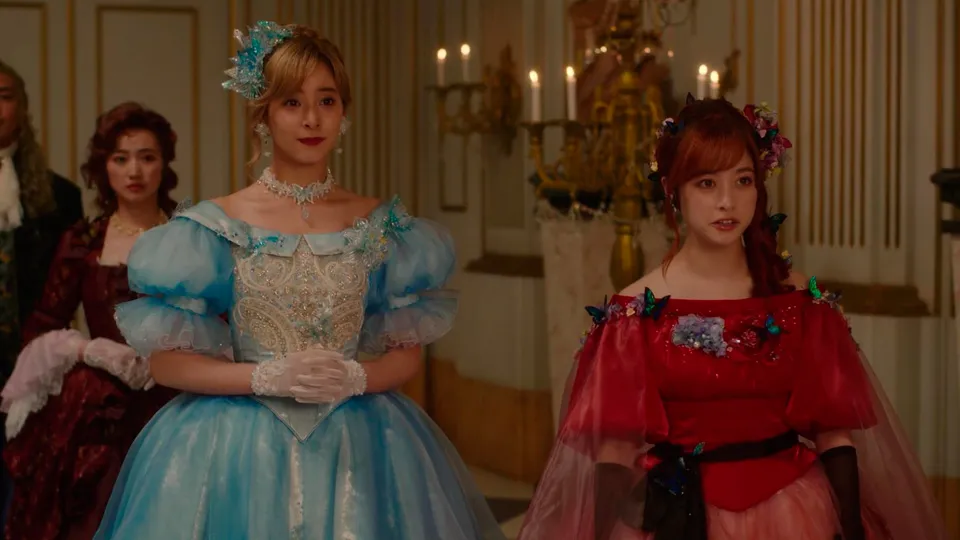 Netflix sorprende con una película de época que une “Los Bridgerton” y los clásicos de Disney 2 Moncloa Una película japonesa que se ríe de los cuentos de hadas