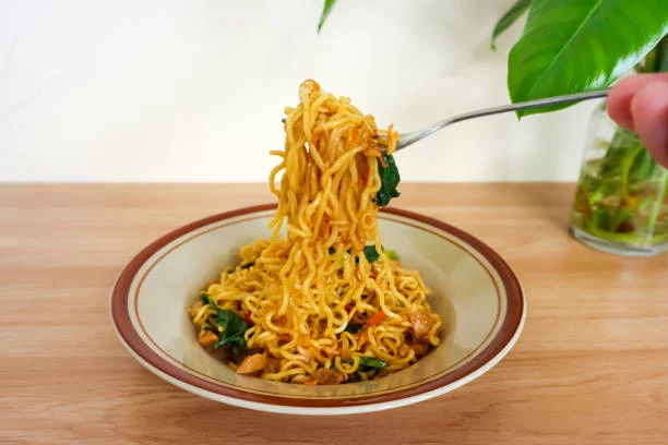 Los fideos fritos asiáticos que aterrizan en Aldi a precio de regalo y listos en 3 minutos