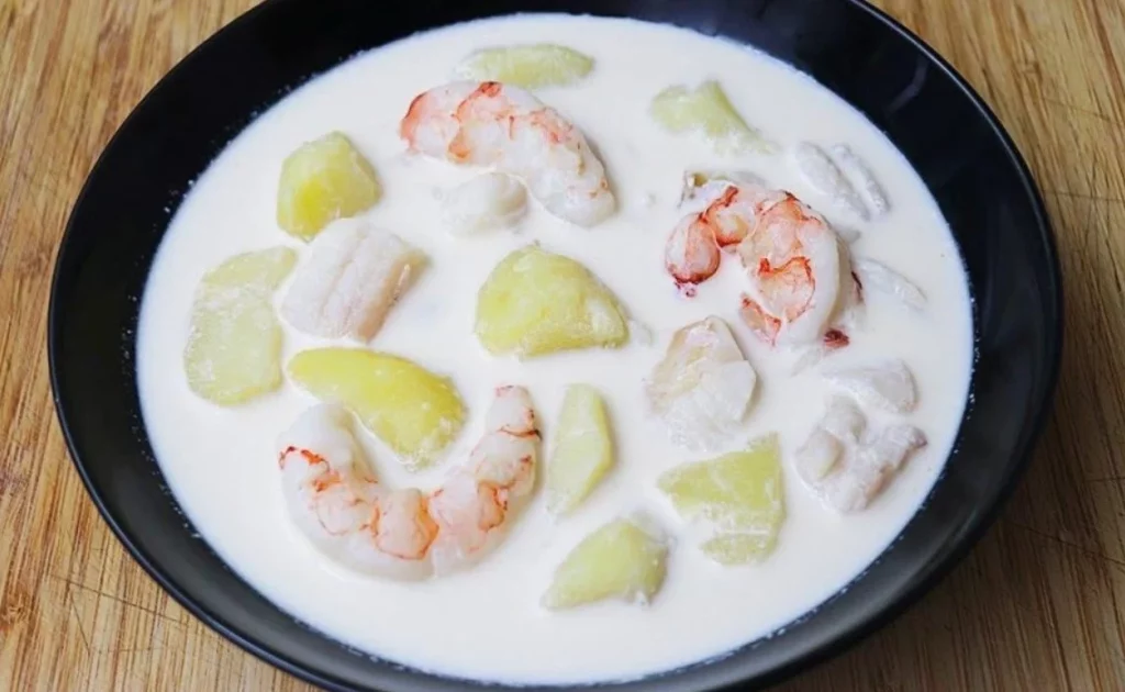 La receta de gazpachuelo de la abuela: merluza, mejillones y queso crujiente en minutos 1 Moncloa El arte de preparar el gazpachuelo