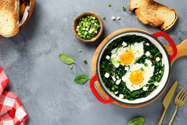 Huevos al plato: 3 recetas fáciles para una cena rápida 2 Moncloa Huevos al plato verdes