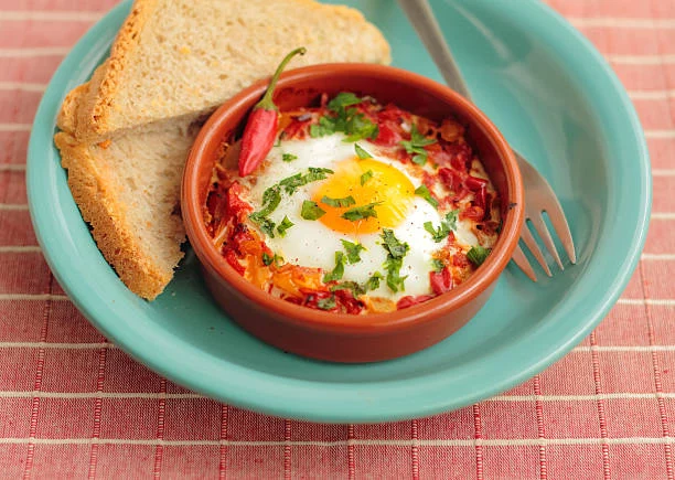 Huevos al plato: 3 recetas fáciles para una cena rápida