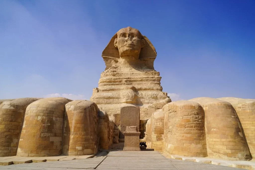 Esta oferta de viajes de El Corte Inglés para Egipto lo tiene todo: vuelos, 7 noches y crucero por el Nilo por 915 euros 1 Moncloa La oferta de El Corte Inglés que todos querrán comprar
