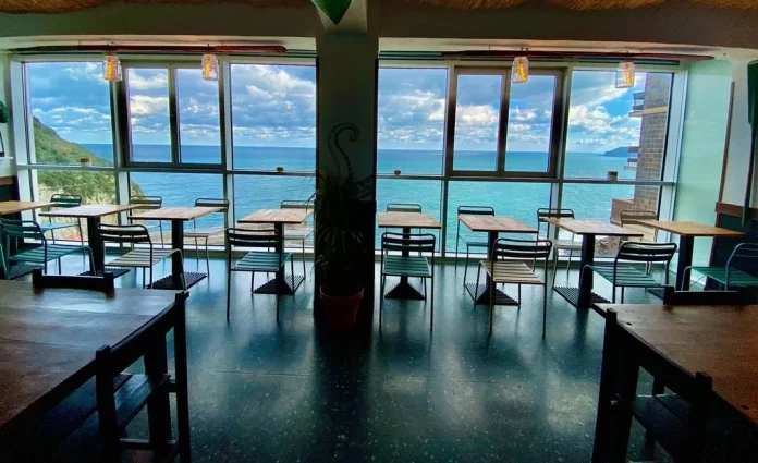 Un pequeño pueblo costero en Bizkaia tiene el restaurante con las hamburguesas más originales y vistas al mar