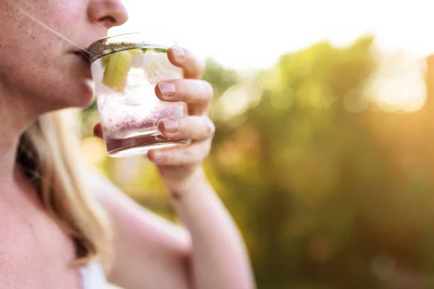 Evita esta bebida alcohólica si quieres cuidar tu hígado 1 Moncloa ¿Por qué el alcohol destilado es tan dañino?