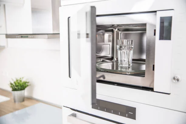 Estos son los 3 alimentos que no deberías calentar en el microondas 3 Moncloa No calentar líquidos como el agua
