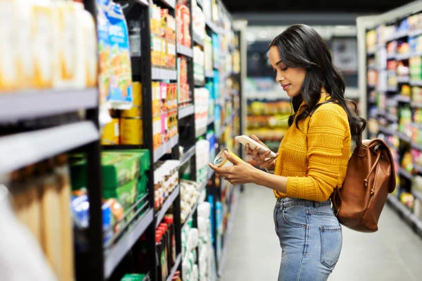Observa los productos en los niveles inferiores