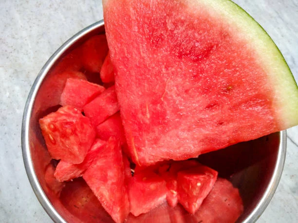 Helado de sandía en casa: sin máquina, solo 4 ingredientes 1 Moncloa Ingredientes y preparación del helado de sandía