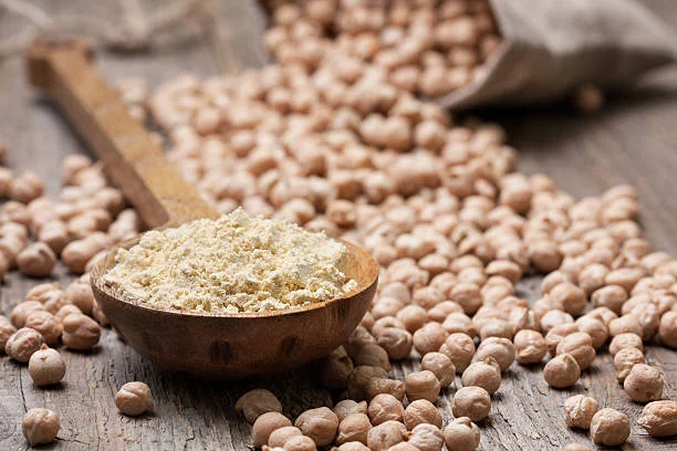 El snack perfecto para mantenerte en línea: crackers de harina de garbanzos para un picoteo sano 1 Moncloa Ingredientes y preparación de los crackers