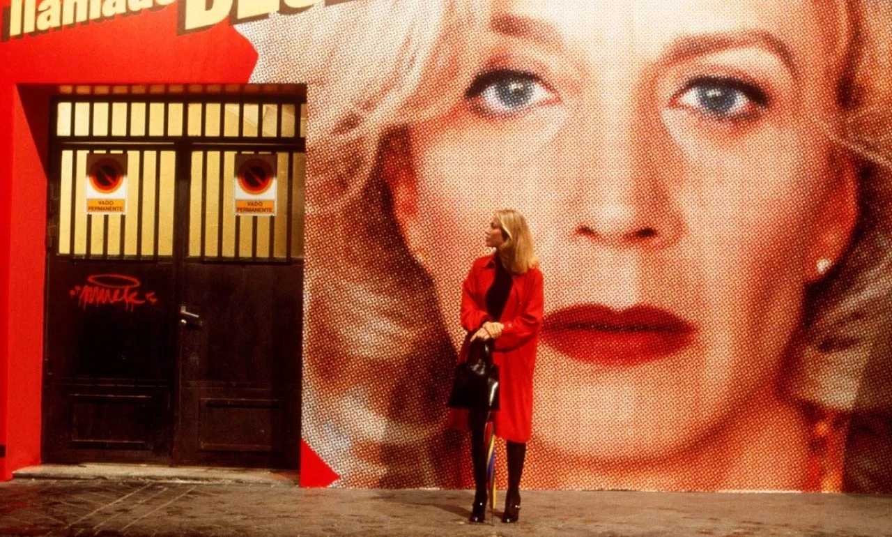 Prime Video trae la joya de Almodóvar que arrasó en los Goya y no es “La piel que hábito” 2 Moncloa Un sensible film nacional que logró pegarle de lleno a la crítica y los jurados internacionales