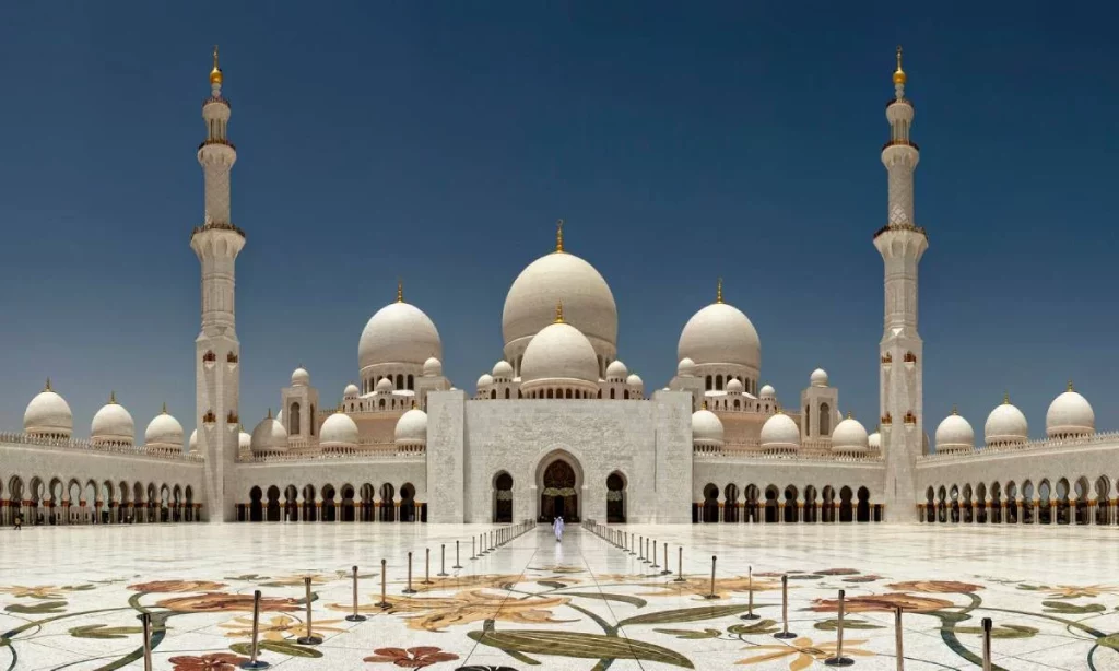 Aventuras de lujo moderado: influencer enseña a ahorrar en Abu Dabi 1 Moncloa Actividades gratuitas y de lujo para hacer en Abu Dabi
