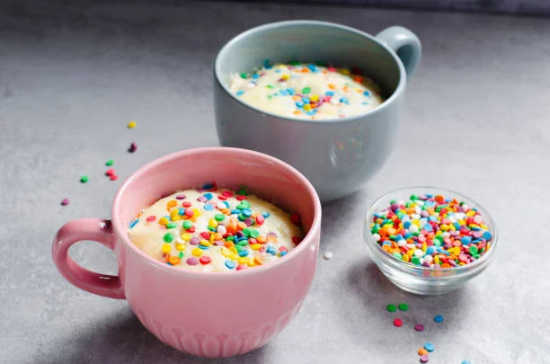 Haz tu propio mug cake de yogur: rápida dulzura en 3 minutos