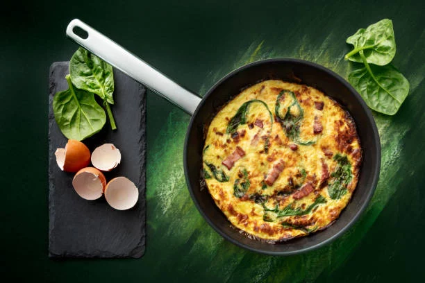 Omelette proteico de queso cottage y espinacas: la mejor forma de iniciar tu día