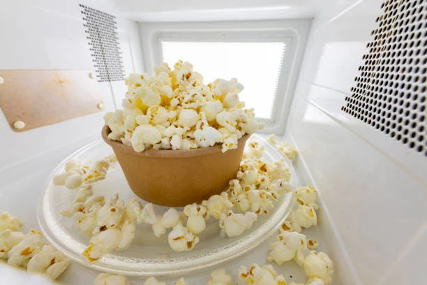 La genial solución de Aldi para que las palomitas no salpiquen en el microondas
